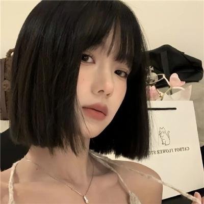缓缓前行的老货轮